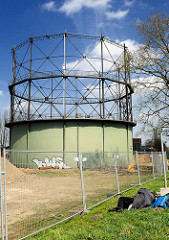 Industriedenkmal Gasometer in Stade - das Gelände am Stader Hafen soll mit Wohnungen bebaut werden.