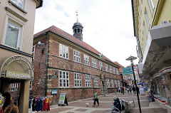 Historisches Rathaus Stade erbaut 1667 - Fussgängerzone in der Stader Innenstadt.