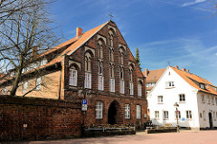 Probstei der St. Marienkirche in Uelzen - gotische Backsteinarchitektur, Stufengiebel.