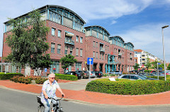 Einkaufszentrum in der Siedlung Am Neuen Fleth - Fritz Lau Platz in Glückstadt / Unterelbe.