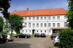 Rückseite Rantzau Palais am Binnenhafen in Glückstadt - erbaut 1643; ab 1736 wurde das Gebäude ein Zuchthaus / Tollhaus; heutige Wohnnutzung.