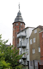 Wiebke Kruse Turm - Reste vom ehem. Stadtpalais des dänischen Königs Christian IV. 1638 ging ds Palais als Geschenk an seine Geliebt Wiebke Kruse. Moderne Wohngebäude wurden um den Turm errichtet.