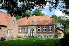 Schlossgefängnis und Gerichtsschreiberhaus auf der Barmstedter Schlossinsel.