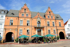 Glückstädter Rathaus - erbaut 1874; errichtet nach dem historischen Vorbild des Vorgängergebäudes von 1643.