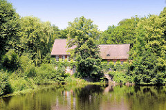 Historische Ahrensburger Mühle am Schlossgraben / Mühlenteich.