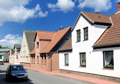 Einzelhäuser, Wohngebäude in geschlossener Bauweise - Hamburger Strasse, Barmstedt - Kreis Pinneberg.