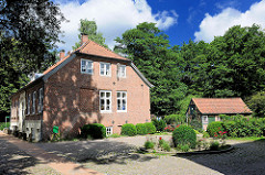 Schlossgefängnis und Gerichtsschreiberhaus auf der Barmstedter Schlossinsel.