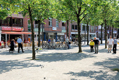 Zentrum von Ahrensburg - Fussgängerzone, Boulespieler.