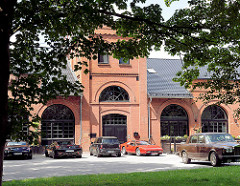 Industriearchitektur - restauriertes Ziegelgebäude, Fabrikgebäude  / ehem. Wachsfabrik an der Krückau in Barmstedt, Kreis Pinneberg - Schleswig Holstein.