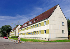 Mehrstöckige Wohnhäuser bei der Klaus Groth Strasse in Glückstadt.