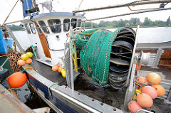Fischereiboot, Hafen von Kappeln - Trommel zum Netze an Bord zu hieven. an Bord