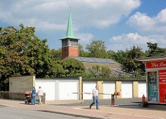 Evangelische Kirche Harksheide - Norderstedt; Garagen.