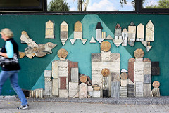 Wandbild aus Onyx, Marmor und Travertin - Künstlerin LILO PETERS 1977; Silhouette einer Stadt - Festsaal AM FALKENBERG, Harkheide Norderstedt.