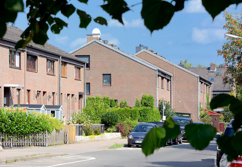 Metropolregion Hamburg: Foto „Wohnhäuser - Reihenhäuser; Neubaugebiet ...
