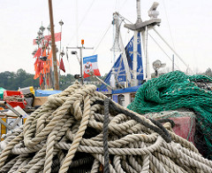 Taue und Netze im Fischereihafen von Kappeln.