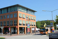 Bürogebäude an der Rathausallee in Norderstedt - Architektur der 1980er Jahre.