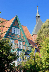 Fachwerkgiebel - Kirchturm der  Möllner St. Nikolai Kirche.