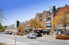 Neubauten - moderne Architektur; Geschäftshäuser - mehrstöckige Wohnhäuser Nähe Bahnhof Großhansdorf - Eilbergweg.