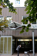 Moderner Neubau - Architektur der 1970er Jahre; U-Bahnstation Kiekut.