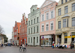 Historische Wohn- und Geschäftshäuser in Wismar.