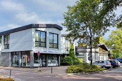 Modernes Geschäftgebäude, Bürogebäude beim Bahnhof Schmalenbeck, Gemeinde Grosshansdorf.