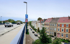 Gründerzeitarchitektur, historisierender Architekturstil im Bleicherweg - Brücke der L 12 in der Hansestadt Wismar.