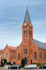 Kirche St. Laurentius in Wismar, erbaut 1902 - Backsteinarchitektur; neoromanischer Architekturstil.