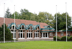 Architektur der 1970er Jahre - Waldreitersaal in der Gemeinde Grosshansdorf, Kreis Stormarn / Schleswig - Holstein