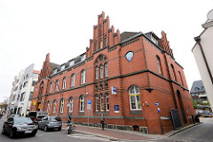 Historisches Postgebäude in der Hansestadt Wismar, errichtet 1886 - Backsteinarchitektur, neugotischer Architekturstil.