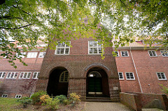 Historische Architektur - Schulgebäude in Großhansdorf, Grundschule am Wöhrendamm; Architekt Fritz Höger.