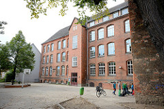 Backsteinarchitektur der Goethe Schule in Wismar, errichtet 1890 auf dem Gelände des Dominikanerklosters / Schwarzes Kloster.