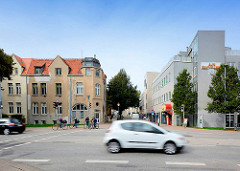 Neu und Alt - moderne Architektur, historische Wohnhäuser - Hansestadt Wismar.