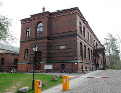 Universitätsgebäude - Backsteinarchitektur in der Hansestadt Greifswald.