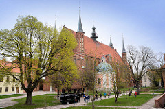 Ansicht Frauenburger Dom / Kathedrale Frombork - gotischer Backsteinarchitektur, errichtet 1329 - 1388; barocke Salvatorkapelle.