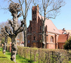 Kapelle - Backsteingotik; historische Architektur in Trzebiatow / Treptow an der Rega.