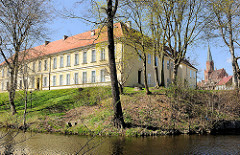 Klassizistisches Schloss in Trzebiatow / Treptow an der Rega; erbaut Ende des 18. Jahrhunderts.