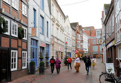 Fussgängerzone - Altstadt von Buxtehude; Geschäftshäuser in der Ritterstrasse.
