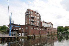 Hafen von Buxtehude - umgebautes Speichergebäude; Industriearchitektur.