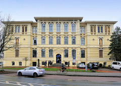 Historische Architektur ( 1857 ) der Hochschule 21 in Buxtehude / 2004 als gemeinnützige GmbH gegründet.
