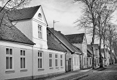 Restaurierte und verfallene Einzelhäuser - Architektur in Ludwigslust, Mecklenburg - Vorpommern.