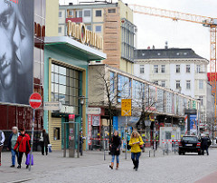 Blick zum Spielbudenplatz auf dem Hamburg Kiez / Hamburg St. Pauli - die Leidenzeile hinter dem Panoptikum wird abgerissen.