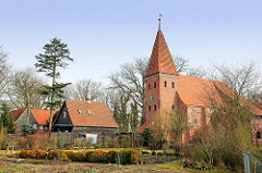 Backsteinkapelle auf dem  St. Nikolaihof in Bardowick - mittelalterliche Wohnanlage, ehem. Leprosenheim und Altenstift.