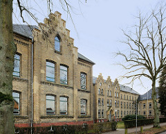Ludwig-Meyn-Gymnasium in Uetersen - Klinkerfassade / Ziegelmauerwerk, erbaut 1878.