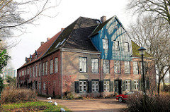 Klostergebäude / Südhaus in Uetersen, Kreis Pinneberg. Langestreckter Backsteinbau - Barockarchitektur, erbaut 1749.