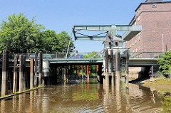 Klappbrücke an der Pinauallee in Uetersen.