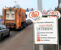 Strassenverkehr - Willkommensschild in der Rosenstadt Uetersen.