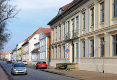Kassizistische Architektur in der Kanalstrasse in Ludwigslust.