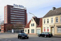 Verwaltungshochhaus Peter Kölln - Wohnhäuser an einer Hauptverkehrsstrasse in Elmshorn.