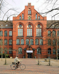 Bismarkschule in Elmshorn, erbaut 1897 - neugotischer Baustil, Backsteinarchitektur.