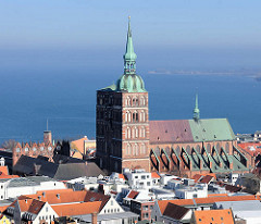 St. Nikolaikirche in der Hansestadt Stralsund - erstmals 1276 urkundlich erwähnt.